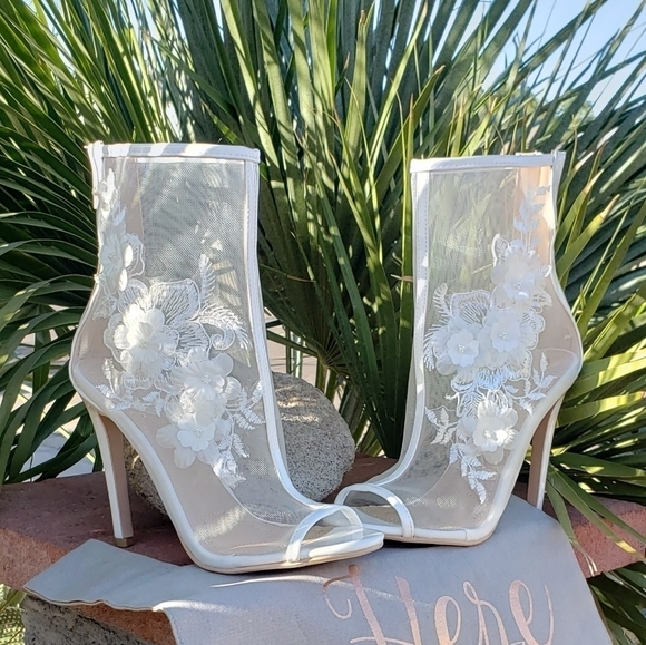 Bridal‎ Booties for the Boho Wilderness - Picture 1 of 11